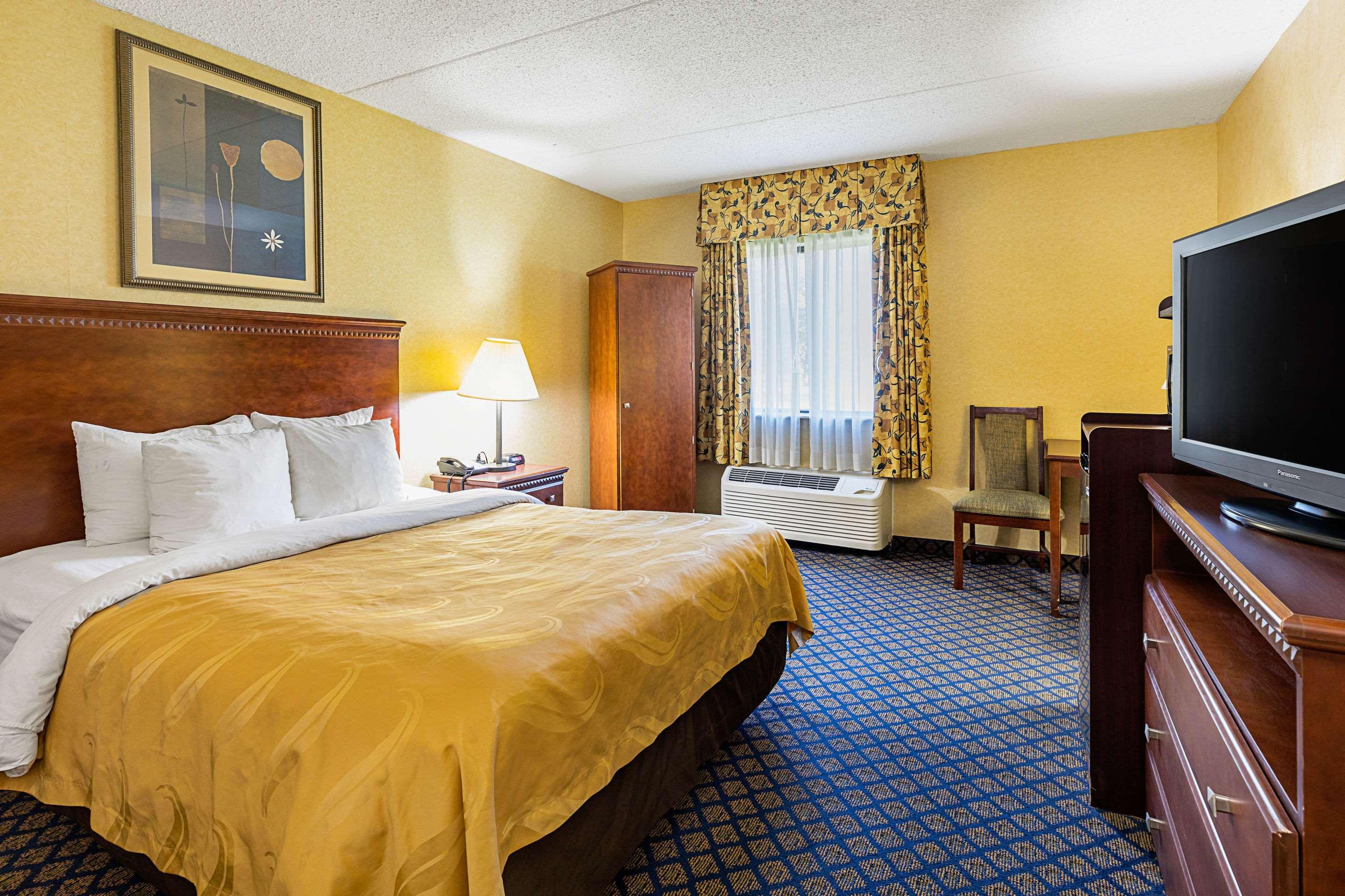 Quality Inn & Suites Coldwater Near I-69 Zewnętrze zdjęcie